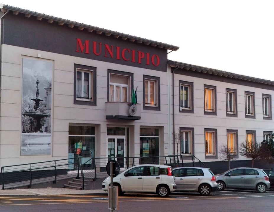 Bilancio consolidato Pratola Peligna: la facciata del Municipio